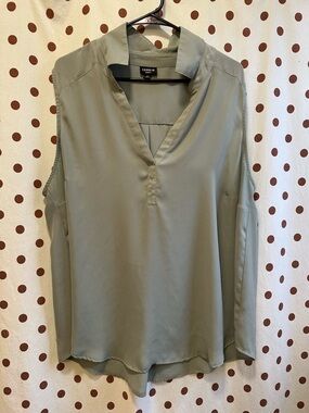 Torrid Harper Georgette Sleeveless, Dusty Green, Size 2 (2X 18-20), Gently Used